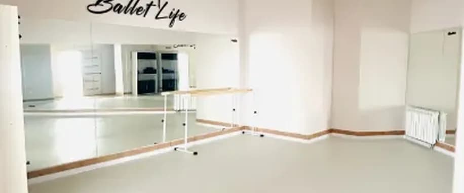 gallery slide